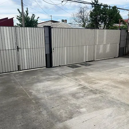 Everest 33 Ap 3 Апартаменти Бухарест